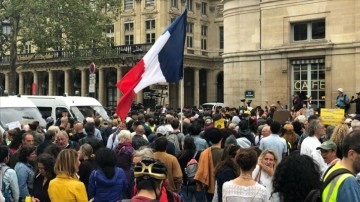 Fransa’da 2021 İslam karşıtı çalışmalar ve Kovid-19 protestoları gölgesinde geçti