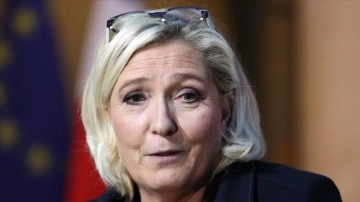 Fransa'da baş döndürücü sağcı Le Pen cumhur reisi seçilirse rüzgar türbinlerini kaldıracak