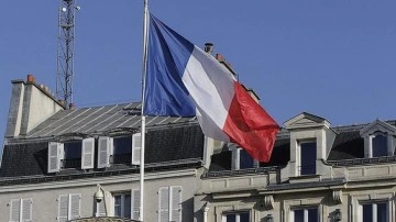 Fransa'da başörtülü avukat adayına ant töreninde İslamofobik müdahale