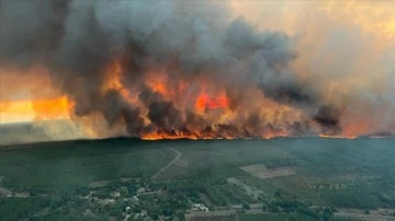 Fransa'da Gironde vilayetindeki yangında 3 bin hektardan çok yeşil meydan yandı