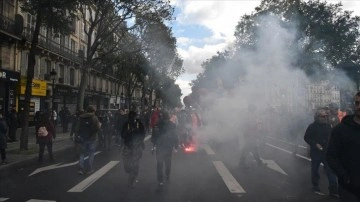 Fransa'da hükümetin içtimai politikalarına için iş bırakımı ve gösteriler düzenlendi