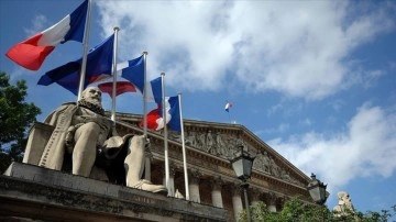 Fransa’da "Müslümanları gaye alan" yasaya üzerine Danıştay'a başvuruldu