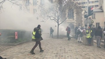 Fransa'da sarı yeleklilerin gösterilerinin 3. senesinde hız vakaları yaşandı
