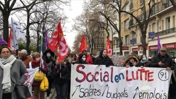 Fransa’da toplumsal işlev endüstrisi mensupları greve gitti