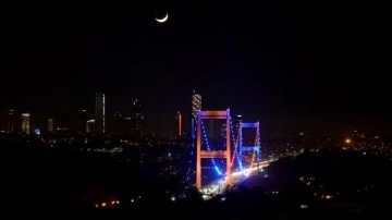FSM Köprüsü, Dünya Kanser Günü'ne dikkati döşemek düşüncesince ışıklandırıldı