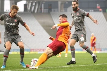 Galatasaray 1 puanı akıbet dakikalarda kurtardı