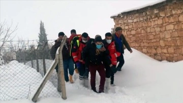 Gaziantep'te yolu kardan bağlı mahalledeki hastaya UMKE ulaştı