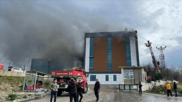 Giresun'da medrese binasının çatısında çıkan yangın arama dibine alındı