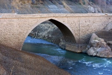 Gümüşhane'nin Torul Baraj Gölü'nde su düzeyi 45 metre çekildi