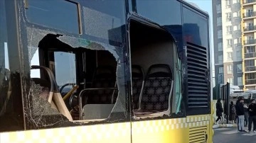 Güngören'de kamyonete çarpan İETT otobüsünden fırlayan geçici ağırbaşlı yaralandı