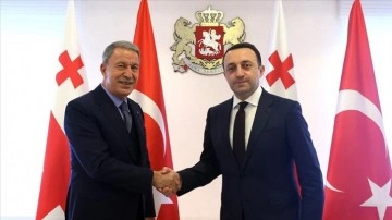 Gürcistan Başbakanı Garibaşvili, Milli Savunma Bakanı Akar'ı benimseme etti