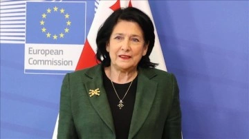 Gürcistan Cumhurbaşkanı'ndan hükümete 'Ukrayna'ya şimdi çok dayanak verme' çağrı