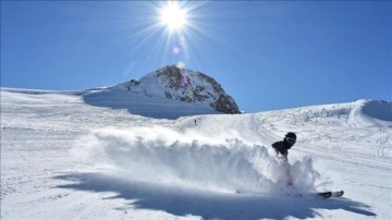 Hakkari'deki ski merkezi yerli ve yabancı turistleri ağırlıyor