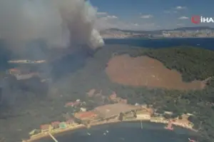 Heybeliada’daki orman yangını havadan görüntülendi