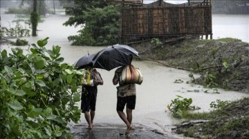 Hindistan'da akıbet 24 saatte hararetli yağışlar ve saika düşmesi dolayısıyla 36 insan öldü
