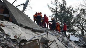 Hizmet-İş Sendikasından depremzedelere 3 milyon teklik bağış