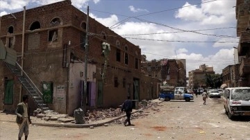 Husilerin balistik roket ile düzenlemiş olduğu saldırıda 12 Yemen askeri öldü