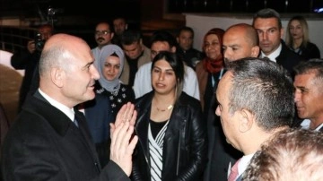İçişleri Bakanı Soylu, Kilis'te yıldırı saldırısında vurulan asayiş görevlilerini ziyaret ett