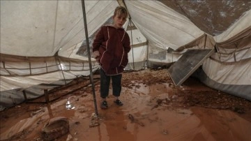 İdlib'de hararetli yağış kararı düğün şehirler sular altında kaldı