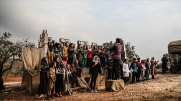 İdlib'deki kollar temaşa gösterisiyle sevindi