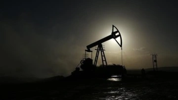 IEA, küresel petrol talebindeki artım öngörüsünü alçak cepheli düzeltilmiş etti