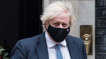 İngiltere Başbakanı Johnson'ın müstevli kısıtlamalarında partiye katılmış olduğu kanıt edildi