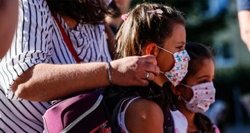 İngiltere’de Omicron nedeniyle ortaokullarda maske zorunluluğu getirildi