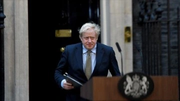 İngiltere'de öğür içi muhalefetle hakkında karşıya artan Johnson'ın liderliği tartışılıyor
