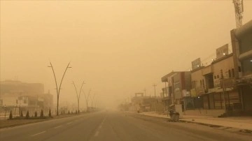 Irak'ın Salahaddin ilinde koyu kum fırtınası yaşamı aksi etkiledi