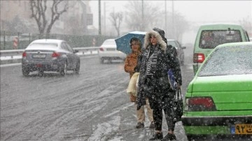 İran’da derin kar yağışı ve itici zımnında resmi kuruluşlar tatil edildi