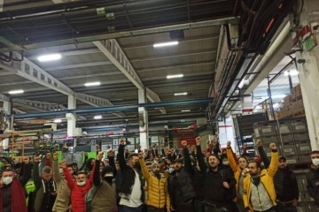 İşçiler menfaatlerini fabrikaya kapattı, çatıya çıktı: 108 gözaltı