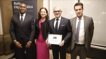 İspanya'da Türkiye'nin Madrid Büyükelçisi Akçapar'a "en dobra büyükelçi" ödül