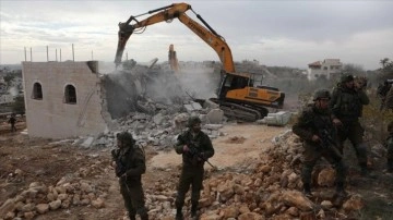 İsrail askerleri Batı Şeria'da Filistinli birlikte ailenin evini yıktı