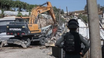 İsrail askerleri Batı Şeria'da Filistinlilere ilgili onlarca dükkanı yıktı