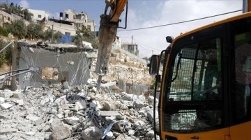 İsrail Kudüs’te Filistinli ortak aileye özlük evini yıktırdı