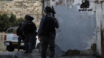 İsrail polisi Kudüs'te müşterek Filistinliyi yaraladıktan sonradan gözaltına aldı