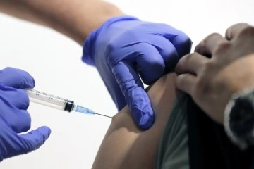 İsrail’den 60 yaş ve üstü ile sağlık personelleri için 4’üncü doz aşıya onay