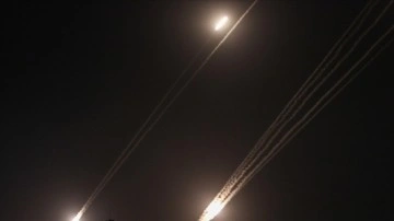 İsrail'in Suriye'nin başkenti Şam'a roket saldırısı düzenlemiş olduğu tez edildi