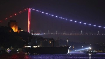 İstanbul Boğazı'nda sefine trafiği baştan başladı