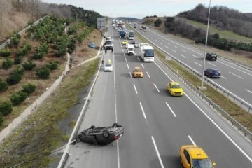 İstanbul Havalimanı yolunda iki lüks araç kaza yaptı: 1 yaralı