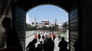 İstanbul'a 2021 senesinde 9 milyon 25 bin turist geldi