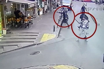 İstanbul’da döner bıçaklı ve silahlı saldırı kamerada