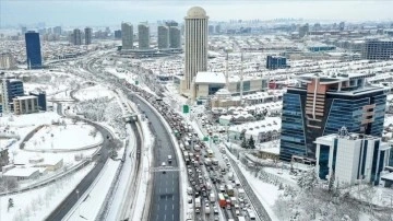 İstanbul'da kar yağışı Mahmutbey branşında yaşamı menfi yönde etkiledi