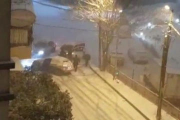 İstanbul’da korku dolu anlar kamerada: Otomobil çocuk parkına uçtu
