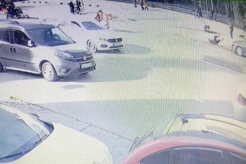 İstanbul’da korkunç kaza kamerada: 17 yaşındaki genç takla atıp 15 metre sürüklendi