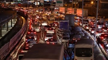 İstanbul'da kentler arası otobüslerin otogarlardan depar belgesi süresi uzatıldı