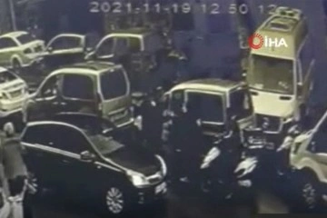 İstanbul’da trafikte yumruklu 'yol verme' kavgası kamerada