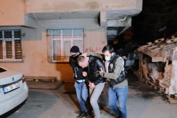 İstanbul'da uyuşturucu tacirlerine yönelik eş anlı operasyon