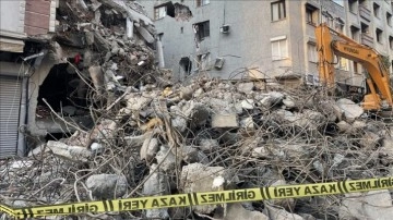 İstanbul’da yıkım sırasında ziyan olan binadaki 5 bitirme boşaltıldı