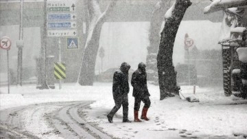 İstanbul'da derin kar yağışı tesirini sürdürüyor